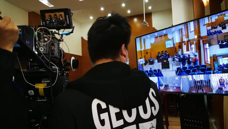 AI生成VS人工创意——资源县广告片拍摄公司的技术浪漫主义实践